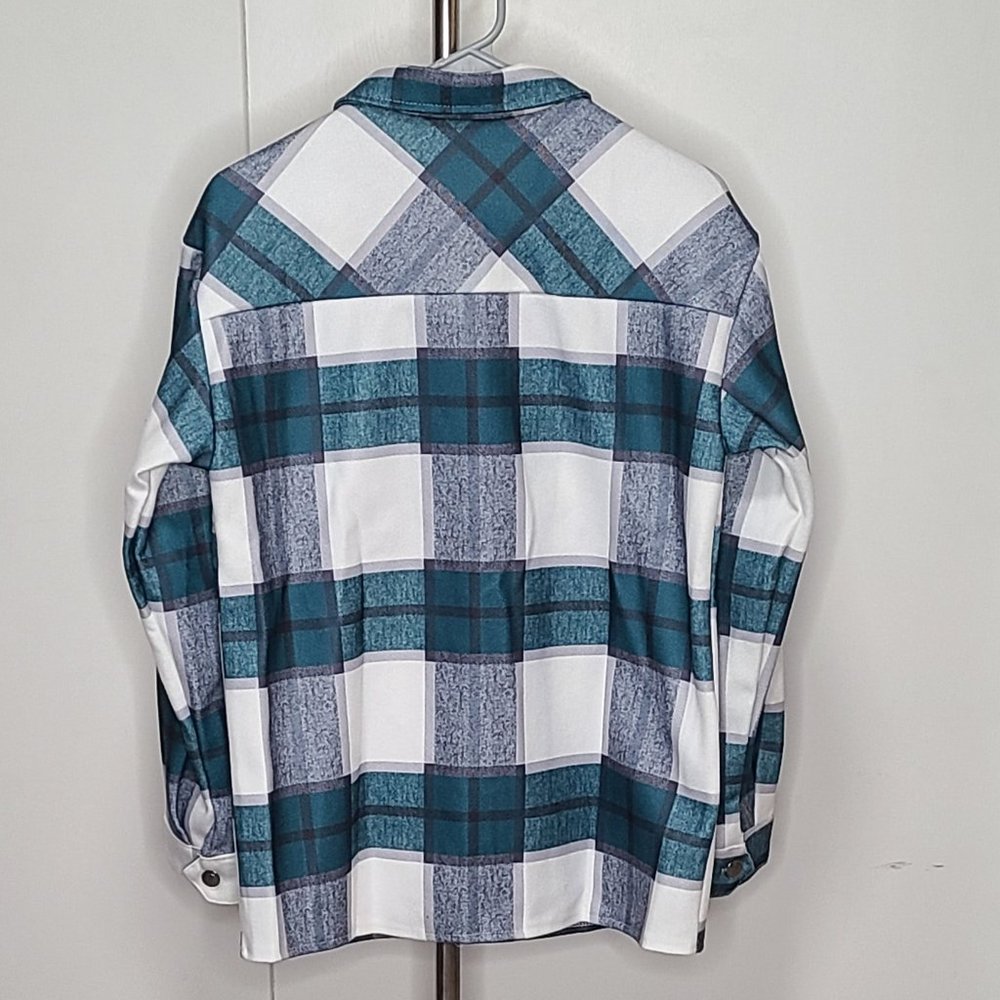 Green/White/Black Plaid Shacket size large fits like a medium. NWT - Picture 3 of 6
